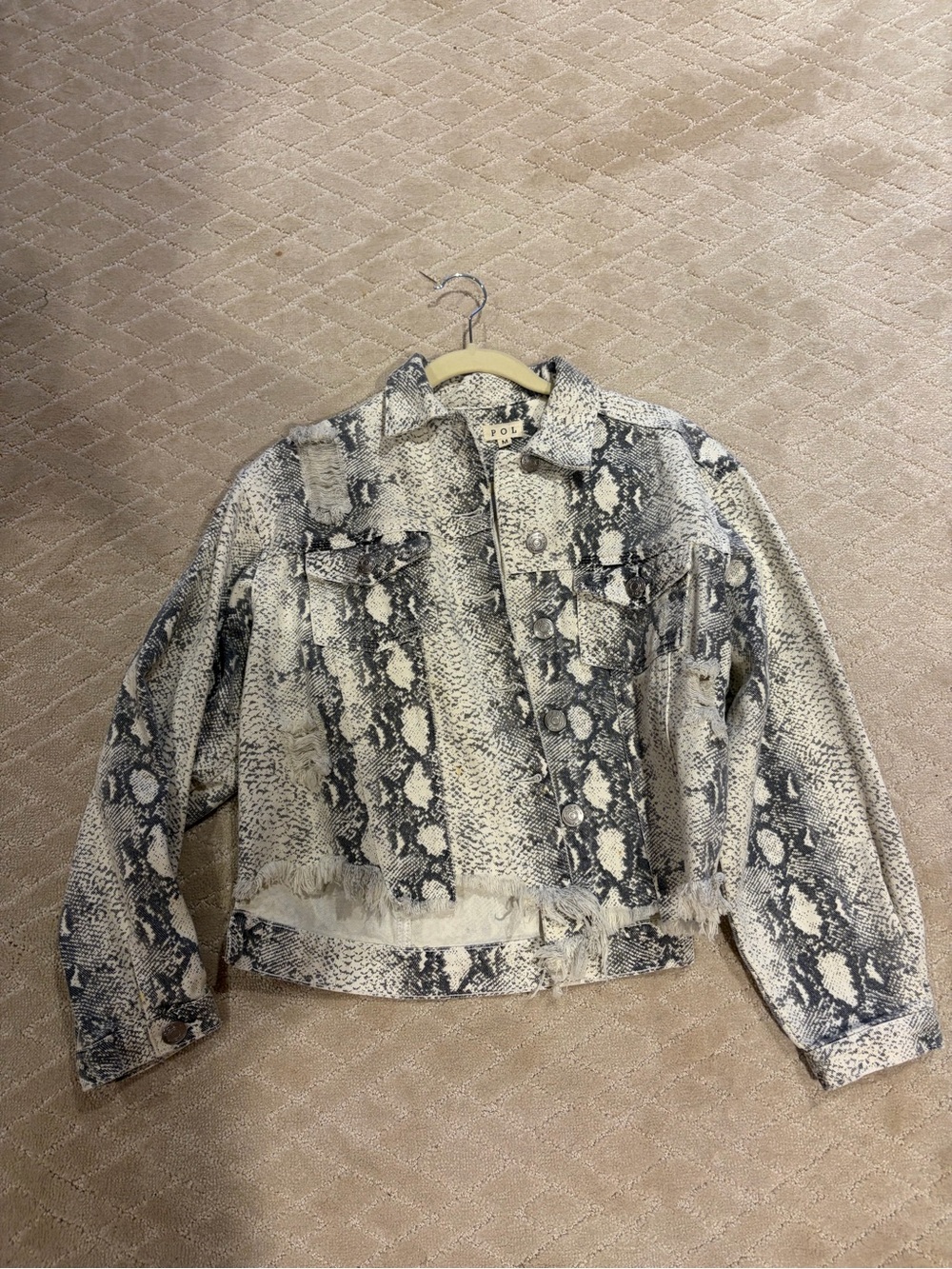 POL Snake-Print Cropped Jean Jacket in Neutral Beige and Black